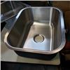 Image 3 : 2 STAINLESS SINKS