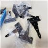 Image 1 : 8 NEW HINGES