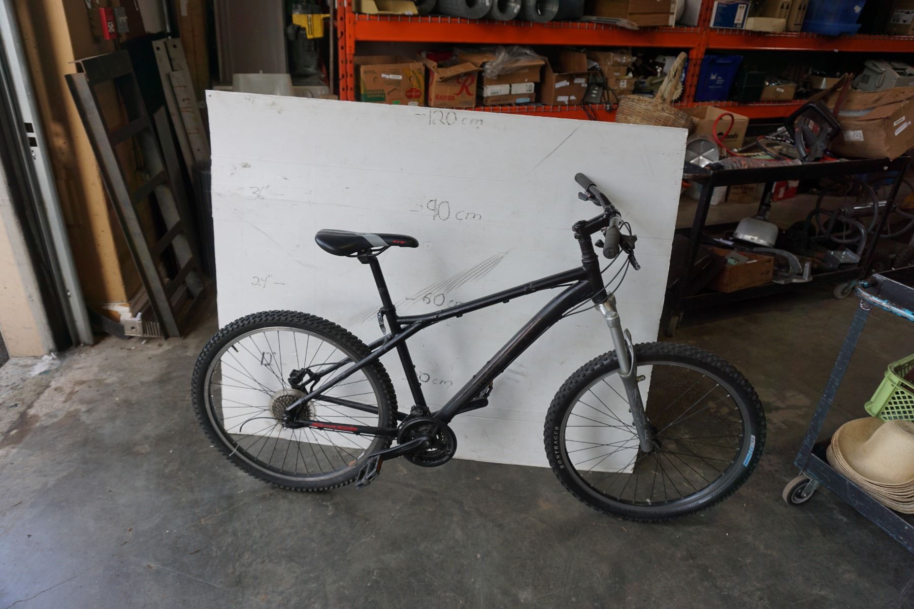 BLACK NO BRAND BIKE Big Valley Auction