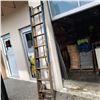 Image 1 : 18FT EXTENDED WOODEN LADDER