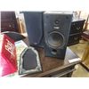 Image 2 : 2 DBOX SPEAKERS