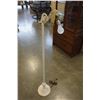 Image 1 : WHITE FLOOR LAMP