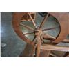 Image 2 : ANTIQUE SPINNING WHEEL