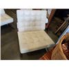 Image 2 : WHITE LEATHER AND METAL LOUNGE CHAIR