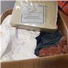 Image 2 : BOX OF TOWELS