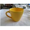 Image 2 : VINTAGE QUEBEC TEAPOT AND MUGS