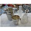 Image 1 : 2 DECANTERS AND ICE BUCKET