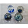 Image 2 : TRAY OF ART GLASS PAPERWEIGHTS