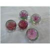 Image 3 : TRAY OF ART GLASS PAPERWEIGHTS