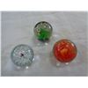 Image 4 : TRAY OF ART GLASS PAPERWEIGHTS