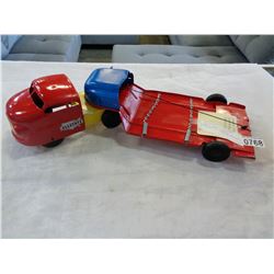 VINTAGE PRESSED STEEL WYONDOTTE TOY TRUCK W/ TRAILER