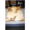 Image 1 : Canvas Monroe Picture 24" W by 31.5" T