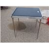Image 3 : Folding Table 30" by 30"