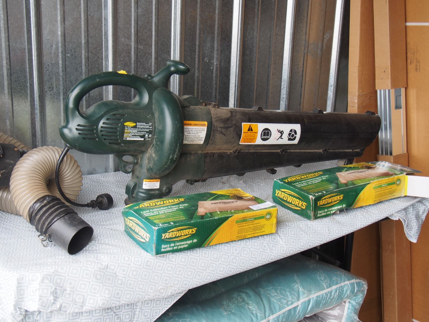 Yardworks Leaf Blower and Vac with Poper Bass Electric