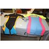 Image 1 : 2 Wetsuits (Adult Medium and Kids XXS) and Display Balls