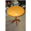 Image 1 : Round Wooden Table 28.5" T