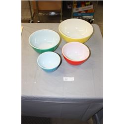 Set of Pyrex Mixing Bowls (4)