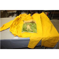 100% Vinyl Rain Jacket and Pants Size L
