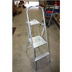 Small Ladder 50.5" With Tray