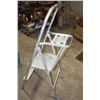 Image 2 : Small Ladder 50.5" With Tray
