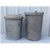 Image 2 : 2 Garbage Cans with Lids