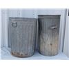 Image 5 : 2 Garbage Cans with 3 non-matching Lids