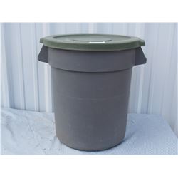 20 Gallon Rubbermaid Brute Plastic Garbage Can with Lid
