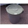 Image 2 : 20 Gallon Rubbermaid Brute Plastic Garbage Can with Lid
