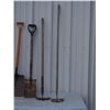 Image 3 : 2 Shovels and 2 Garden Hoes