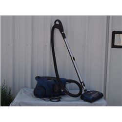 Dirt Devil Vacuum *working