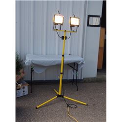 Halogen Construction Work Light with Extendable Folding Leg Stand and 1 extra bulb