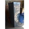 Image 1 : Metal Filing Cabinet