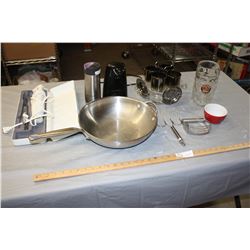 Table Lot of Kitchen Items