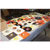 Image 1 : Table Lot of 45s Records