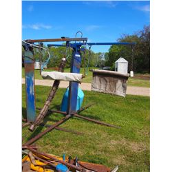 Lewis Cattle Oiler with Mineral Tube