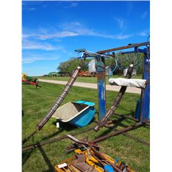 Lewis Cattle Oiler with Mineral Tube