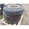 Image 1 : 3 Tires 11R 22.5 *2 with Rims Damaged