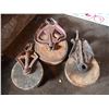 Image 2 : 3 Wooden Pulleys