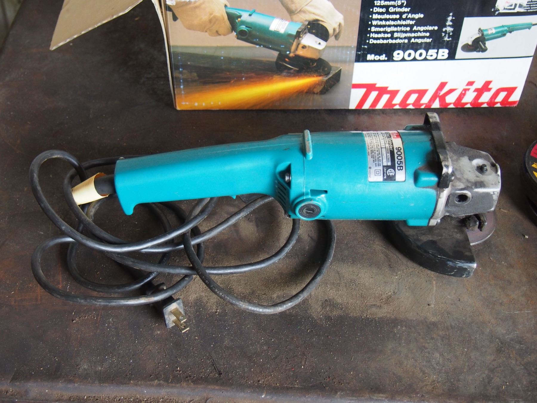 Makita Disc Grinder with Discs Bodnarus Auctioneering