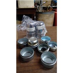 BOX OF DUST CAPS, 4 CENTER CAPS