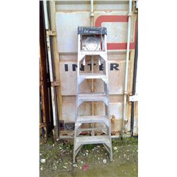 6 FOOT ALUMINIUM LADDER