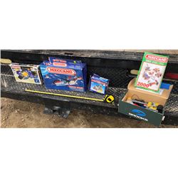 4 MECCANO SETS (COLLECTIBLES)
