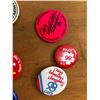 Image 2 : 15 VINTAGE BADGES/BUTTONS
