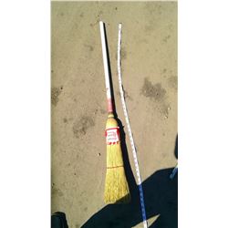 VINTAGE CURLING BROOM
