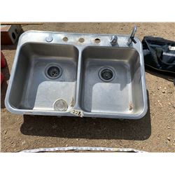 STAINLESS KITCHEN SINK (DOUBLE)