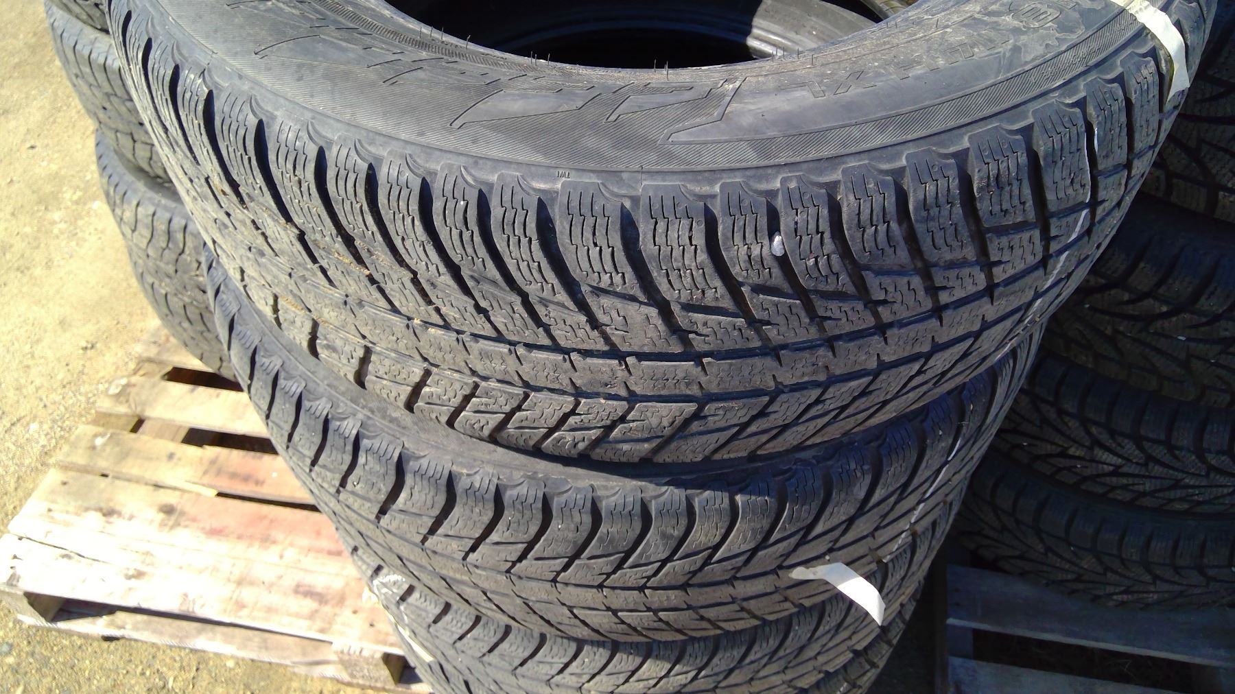 Set of 4 265/60R18 Nokian Tires