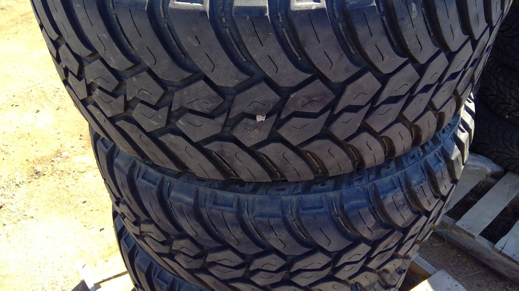 Set of 4 - LT285/65R18 Amp