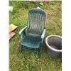 Image 2 : 2 Plastic Folding Lawn Chairs and 22" Plastic Pot