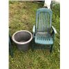 Image 3 : 2 Plastic Folding Lawn Chairs and 22" Plastic Pot
