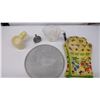 Image 2 : SPLATTER SCREEN, MEASURING CUPS, TIMER AND OVEN MITTS